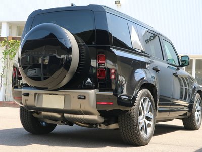 LAND ROVER DEFENDER - 4