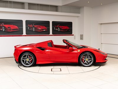صورة 8 لـ 2021 FERRARI F8 SPIDER