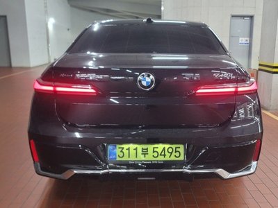2025 BMW 7 SERIES photo 2