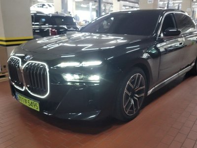 2025 BMW 7 SERIES photo 4