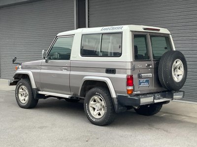 TOYOTA LAND CRUISER 70 - 8