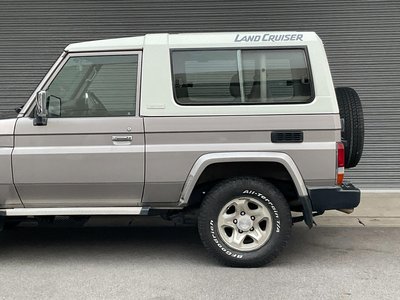 TOYOTA LAND CRUISER 70 - 7
