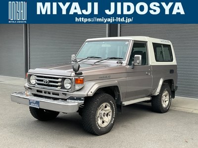 TOYOTA LAND CRUISER 70 - 1
