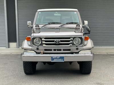 TOYOTA LAND CRUISER 70 - 3