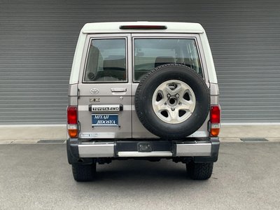 TOYOTA LAND CRUISER 70 - 9