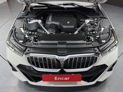 2025 BMW 5 SERIES photo 7