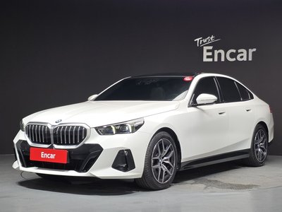 2025 BMW 5 SERIES photo 1