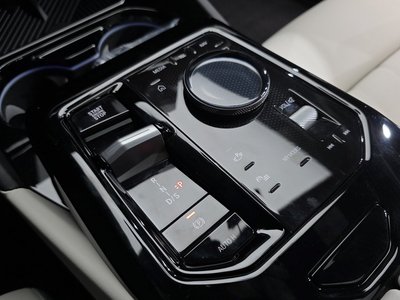 2025 BMW 5 SERIES photo 9