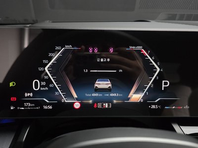 2025 BMW 5 SERIES photo 8