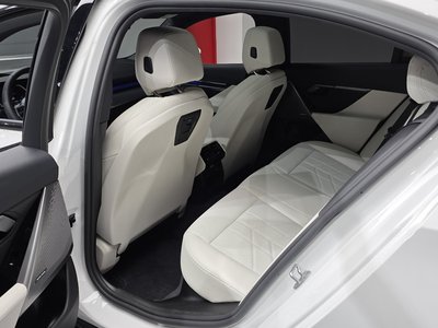 2025 BMW 5 SERIES — миниатюра 11