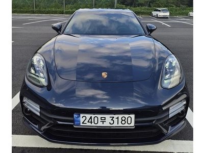2024 Porsche PANAMERA photo 1