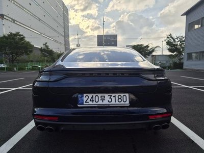 2024 Porsche PANAMERA photo 6