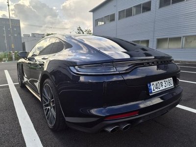 2024 Porsche PANAMERA photo 3