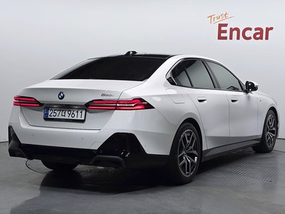 صورة 4 لـ 2023 BMW 5 SERIES