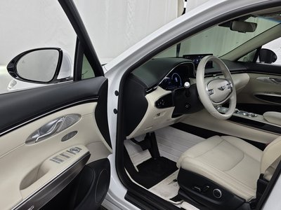 صورة 10 لـ 2021 Genesis GV70