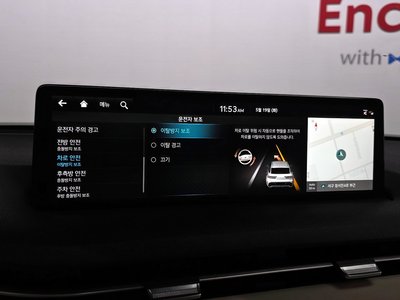 2023 Genesis GV70 — миниатюра 25