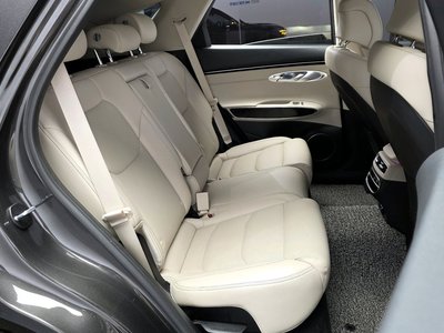 2023 Genesis GV70 — миниатюра 17
