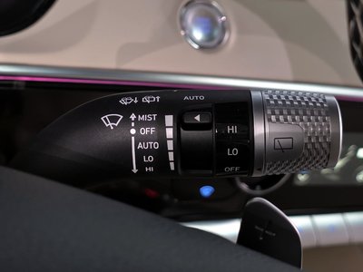 2023 Genesis GV70 — миниатюра 34