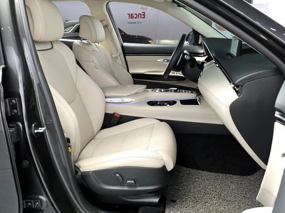 2023 Genesis GV70 — миниатюра 16