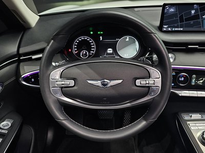 2021 Genesis GV70 thumbnail 13