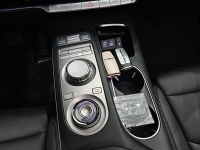 2021 Genesis GV70 photo 9
