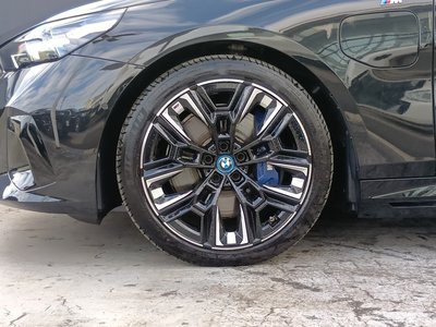 صورة 10 لـ 2024 BMW I5