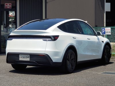 TESLA MODEL Y - 3