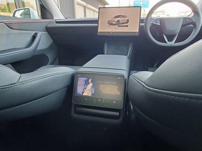 TESLA MODEL Y - 5