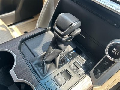 2021 Toyota LAND CRUISER 300 — миниатюра 11