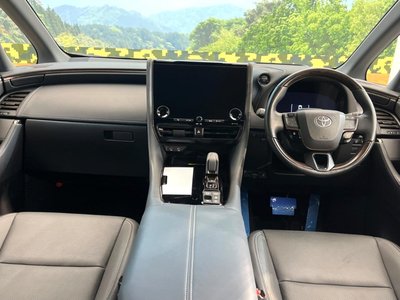 2024 Toyota ALPHARD photo 2