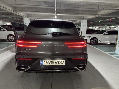 صورة 2 لـ 2024 Genesis GV70