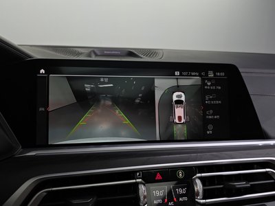 2021 BMW X7 — миниатюра 21