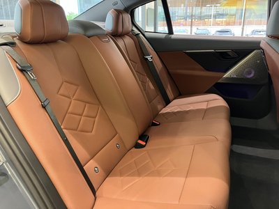 صورة مصغرة 14 لـ 2025 BMW 5 SERIES