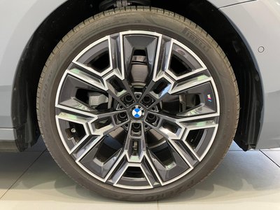 صورة مصغرة 38 لـ 2025 BMW 5 SERIES