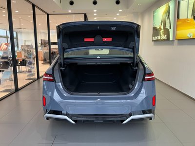 صورة مصغرة 42 لـ 2025 BMW 5 SERIES