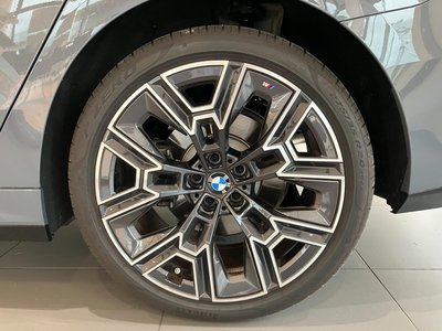 صورة مصغرة 40 لـ 2025 BMW 5 SERIES
