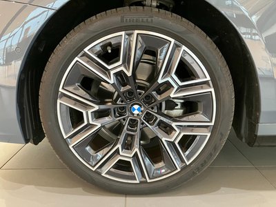 صورة مصغرة 41 لـ 2025 BMW 5 SERIES