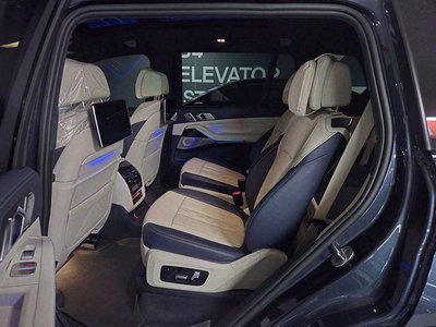 BMW X7 - 7