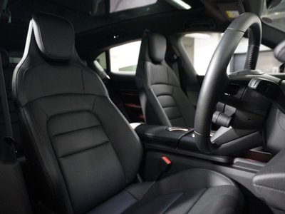 PORSCHE TAYCAN - 9