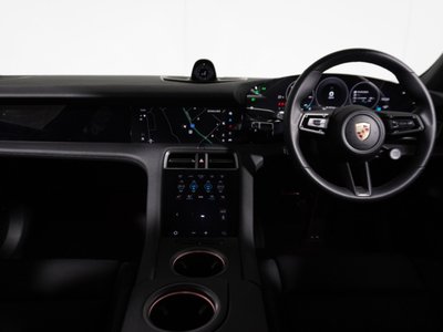 PORSCHE TAYCAN - 10