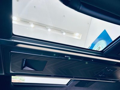 صورة 41 لـ 2024 Lexus LM
