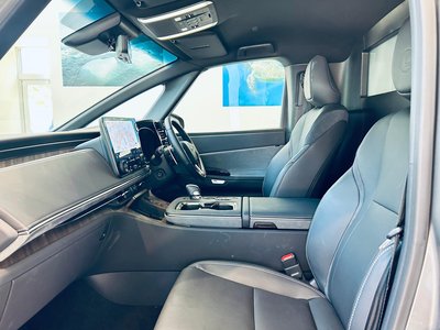 صورة 34 لـ 2024 Lexus LM