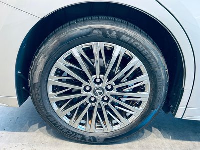 صورة 21 لـ 2024 Lexus LM