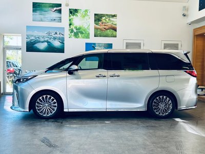 صورة 9 لـ 2024 Lexus LM