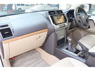 TOYOTA LAND CRUISER PRADO - 7