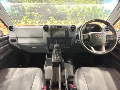 TOYOTA LAND CRUISER 70 - 2
