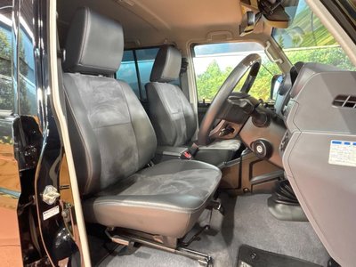 TOYOTA LAND CRUISER 70 - 8