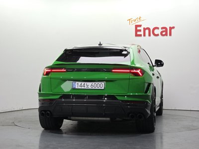 LAMBORGHINI URUS - 4