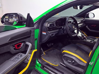 LAMBORGHINI URUS - 10