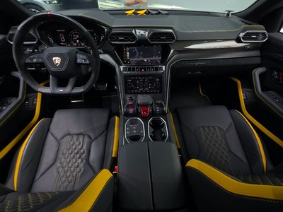 LAMBORGHINI URUS - 5
